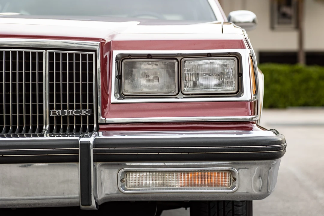 1990 Buick LeSabre - Image 24 of 31