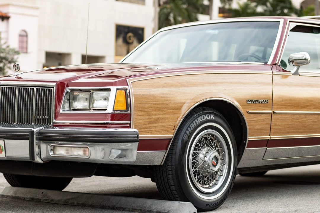 1990 Buick LeSabre - Image 27 of 31
