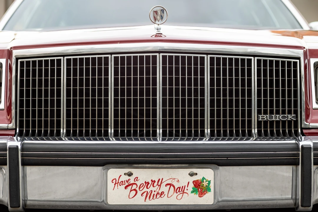 1990 Buick LeSabre - Image 23 of 31