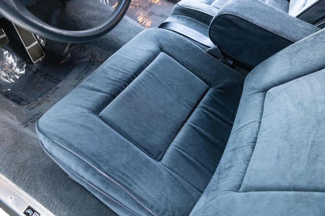 1990 Buick LeSabre - Image 28 of 31