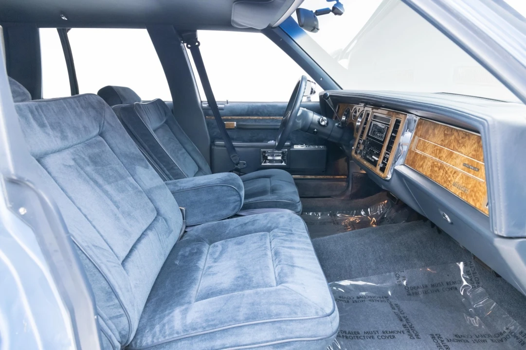 1990 Buick LeSabre - Image 24 of 31