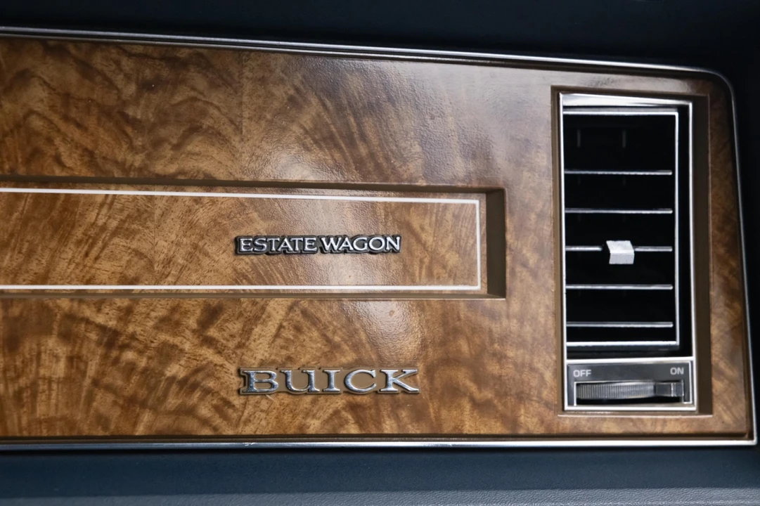 1990 Buick LeSabre - Image 22 of 31