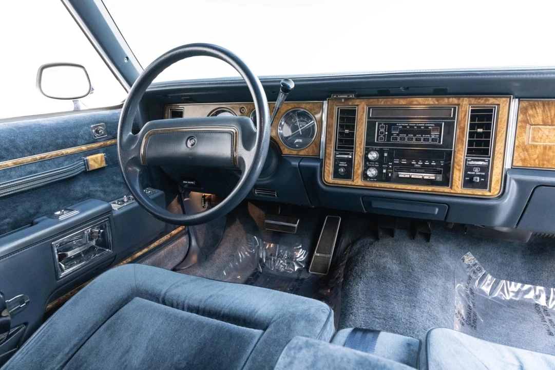 1990 Buick LeSabre - Image 12 of 21