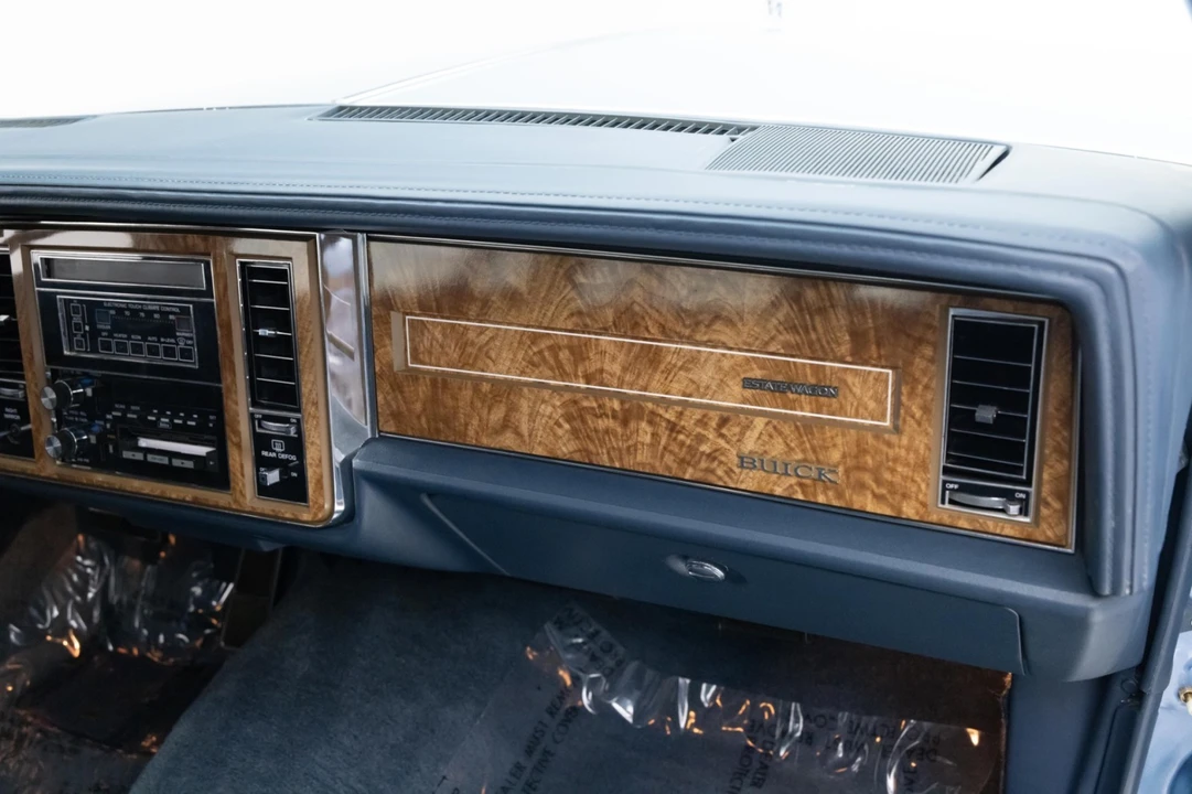 1990 Buick LeSabre - Image 20 of 31