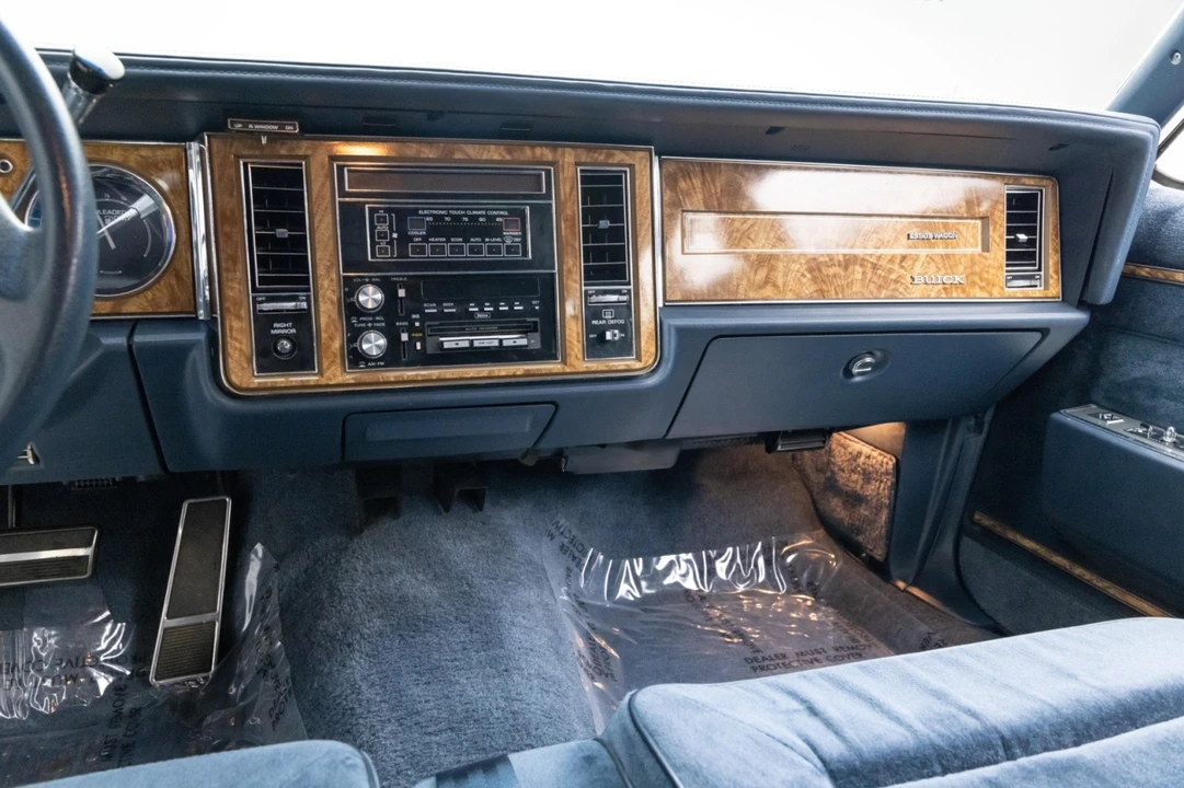 1990 Buick LeSabre - Image 14 of 21