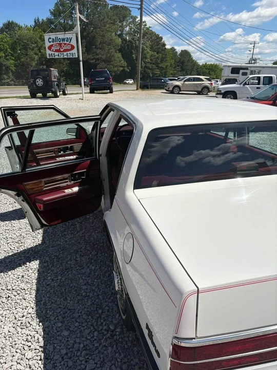 1990 Buick Park Avenue - Image 7 of 10