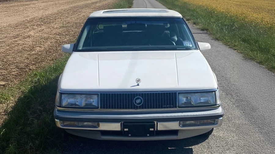 1990 Buick Park Avenue - Image 3 of 15