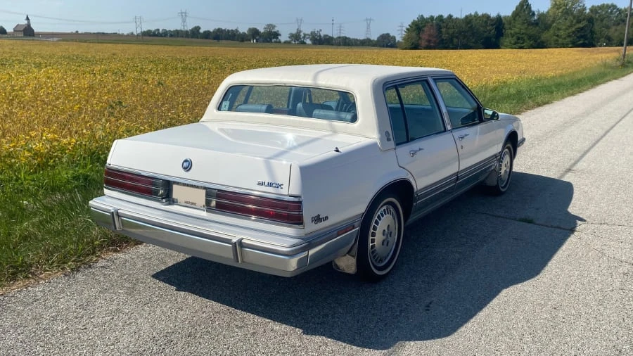 1990 Buick Park Avenue - Image 5 of 15