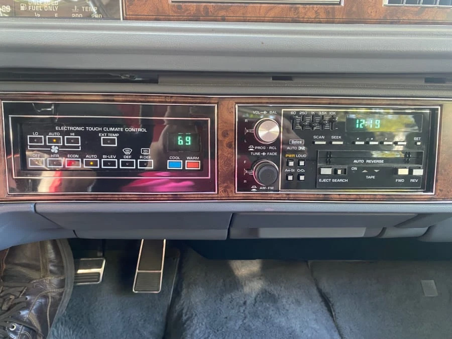 1990 Buick Park Avenue - Image 11 of 15