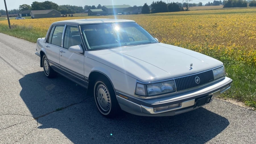 1990 Buick Park Avenue - Image 4 of 15