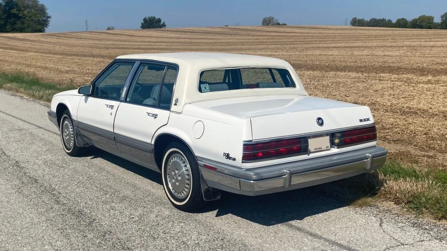 1990 Buick Park Avenue - Image 2 of 15