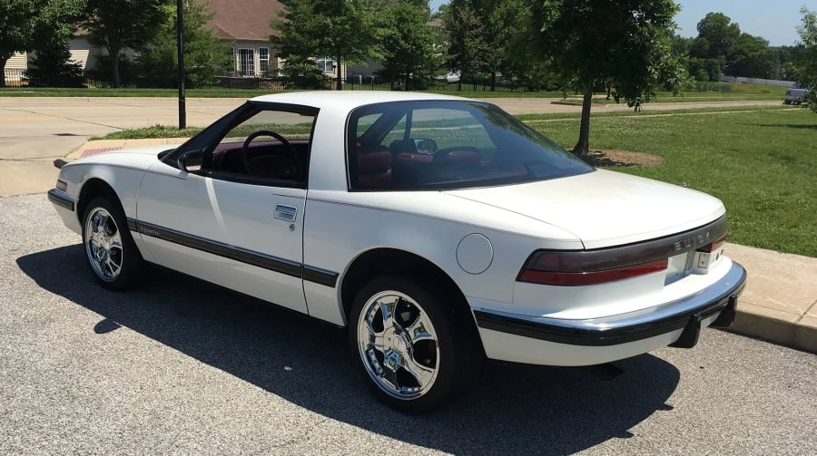 1990 Buick Reatta - Image 3 of 7