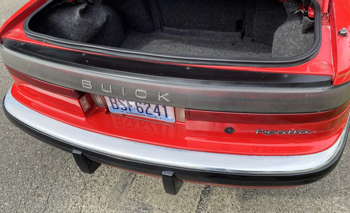 1990 Buick Reatta - Image 21 of 31