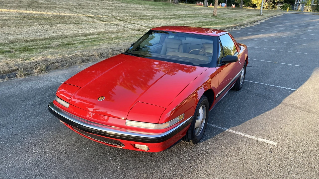 1990 Buick Reatta - Image 7 of 31