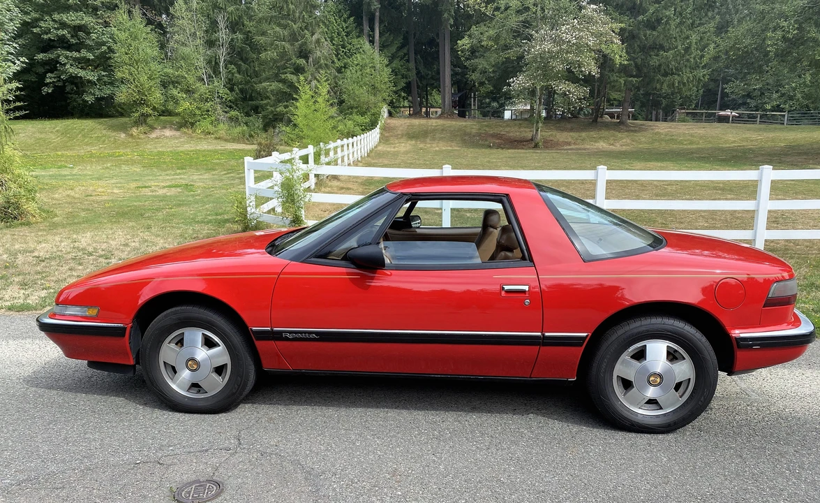 1990 Buick Reatta - Image 10 of 31