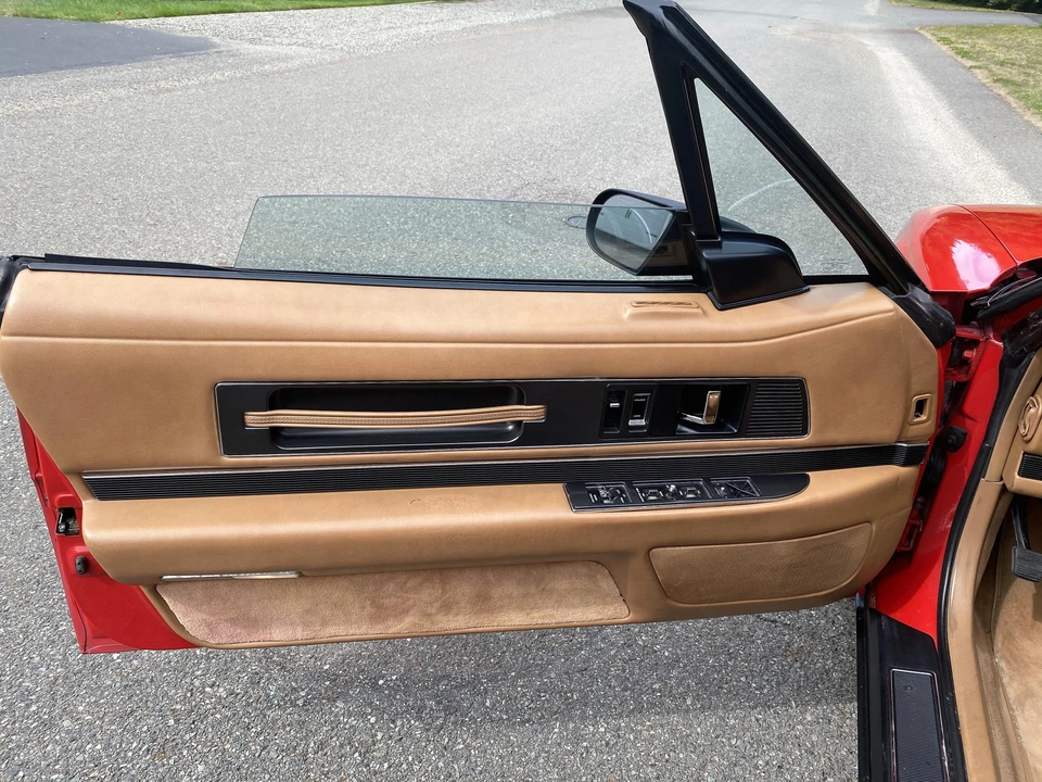 1990 Buick Reatta - Image 26 of 31