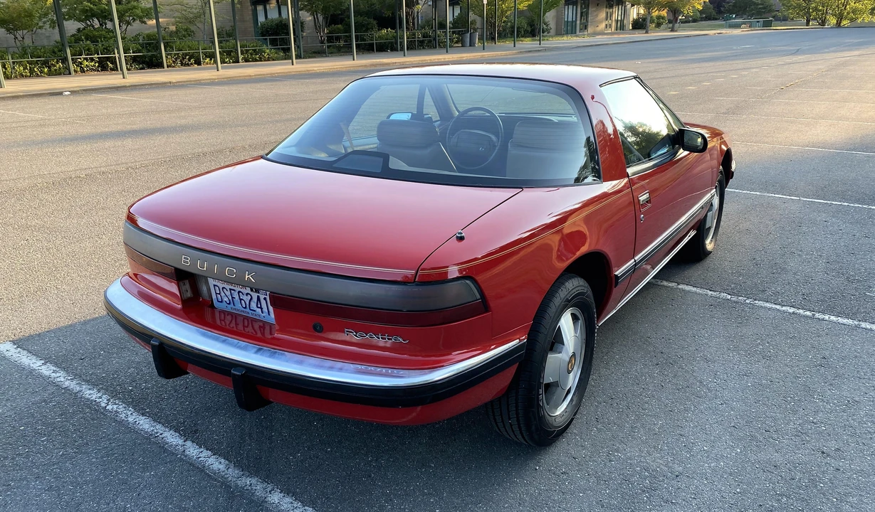 1990 Buick Reatta - Image 4 of 31