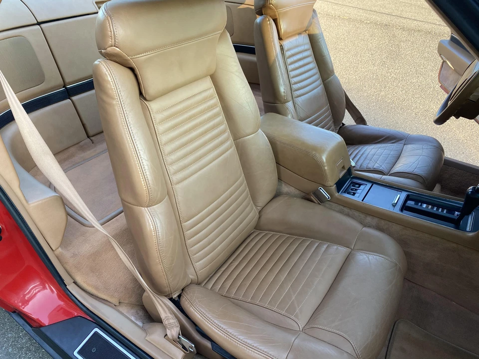 1990 Buick Reatta - Image 23 of 31