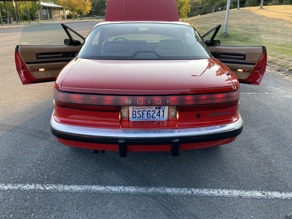 1990 Buick Reatta - Image 13 of 31