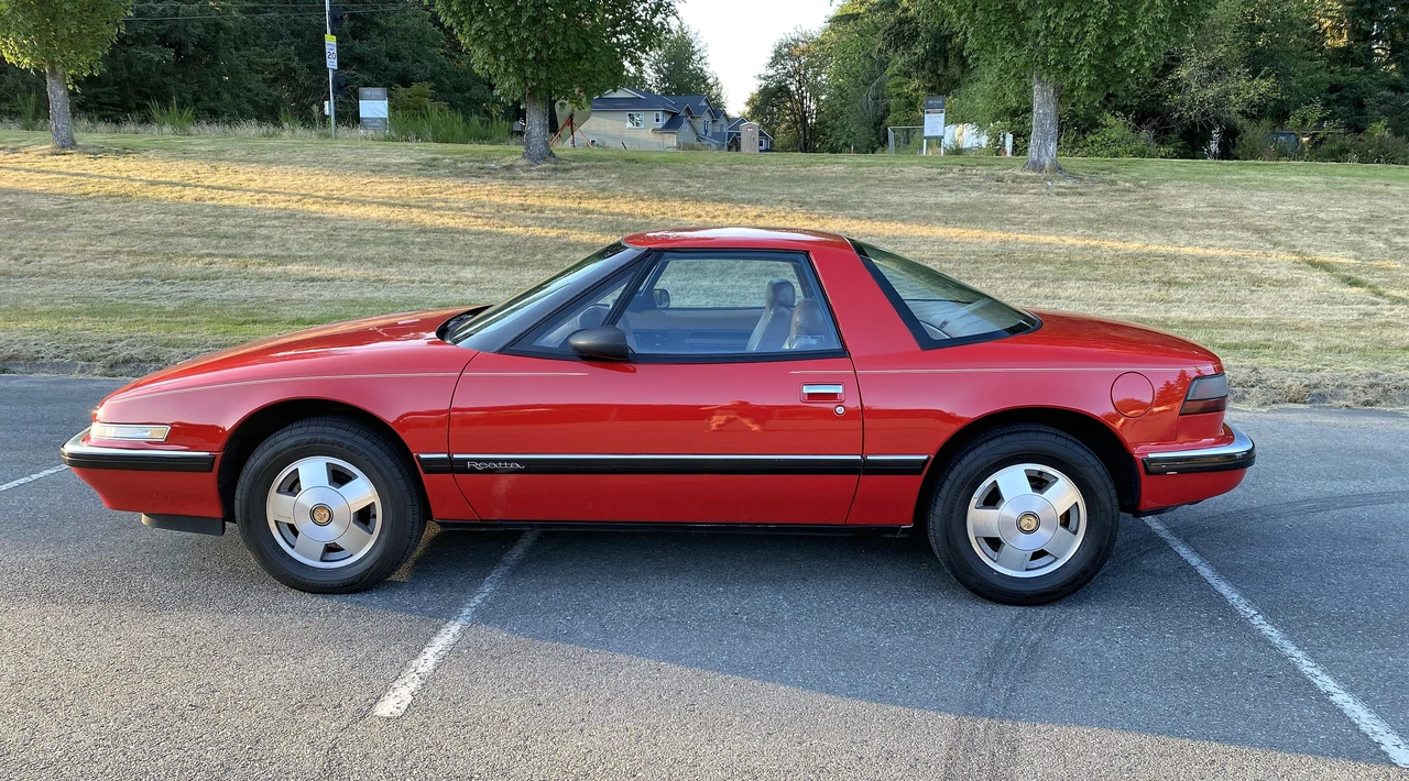 1990 Buick Reatta - Image 3 of 31