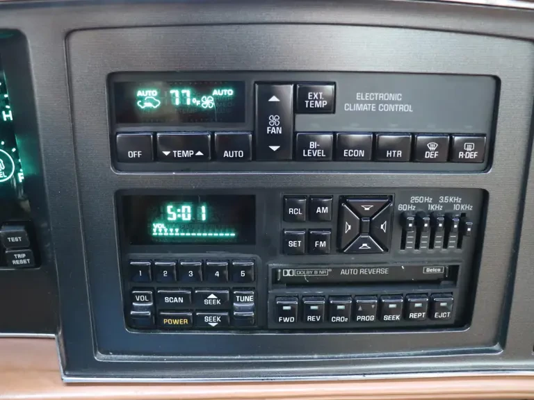 1990 Buick Reatta - Image 12 of 20