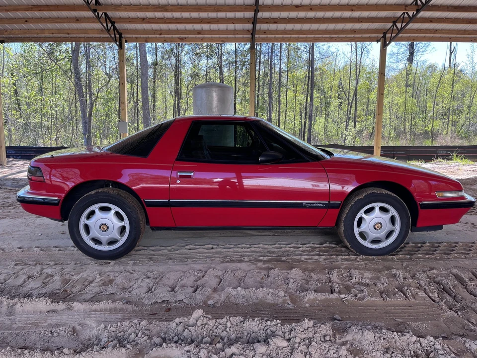 1990 Buick Reatta - Image 5 of 31