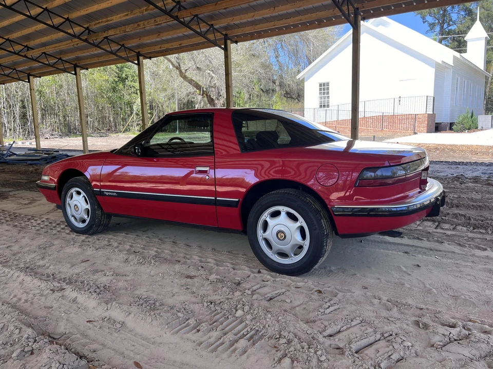 1990 Buick Reatta - Image 10 of 31