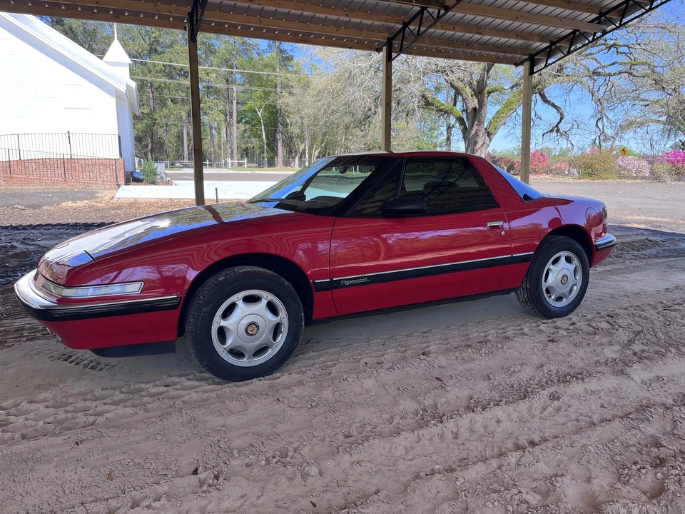 1990 Buick Reatta - Image 12 of 31