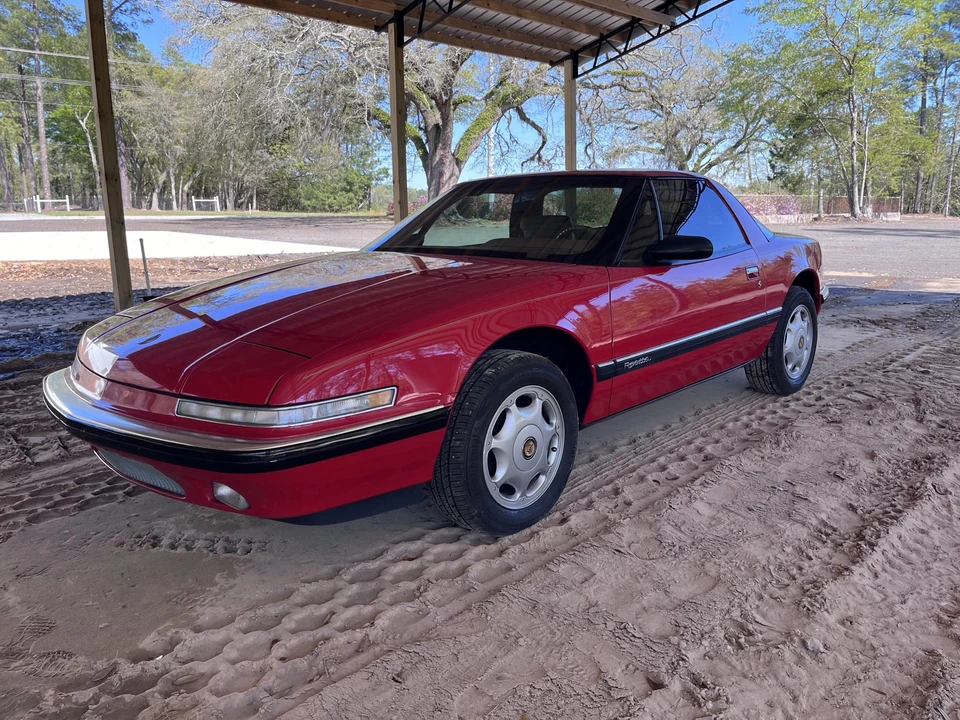 1990 Buick Reatta - Image 13 of 31