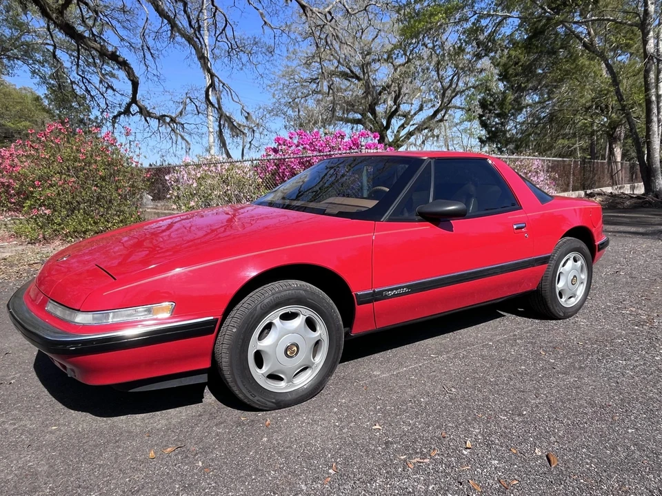 1990 Buick Reatta - Image 19 of 31