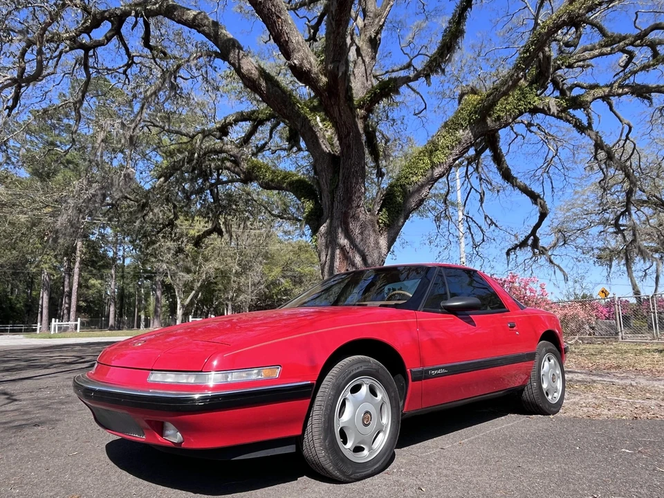 1990 Buick Reatta - Image 18 of 31