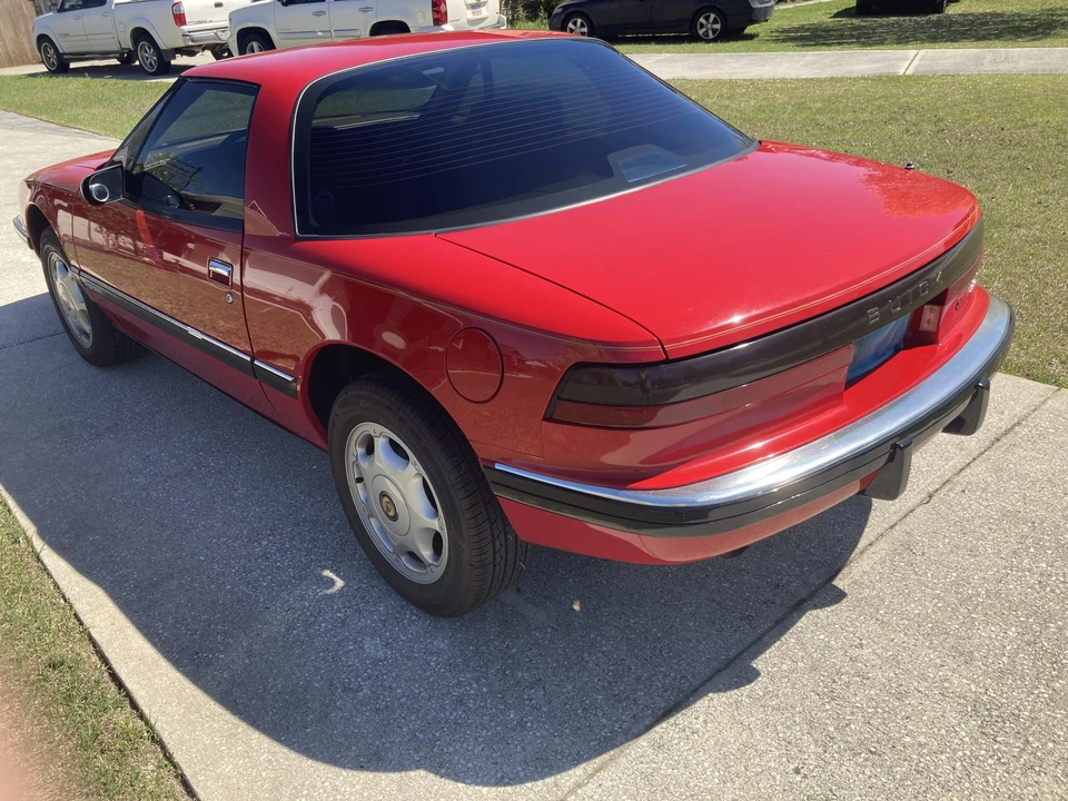 1990 Buick Reatta - Image 25 of 31
