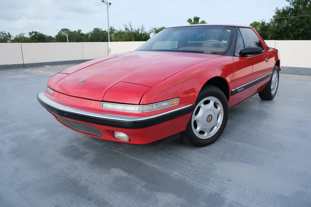 1990 Buick Reatta - Image 2 of 31