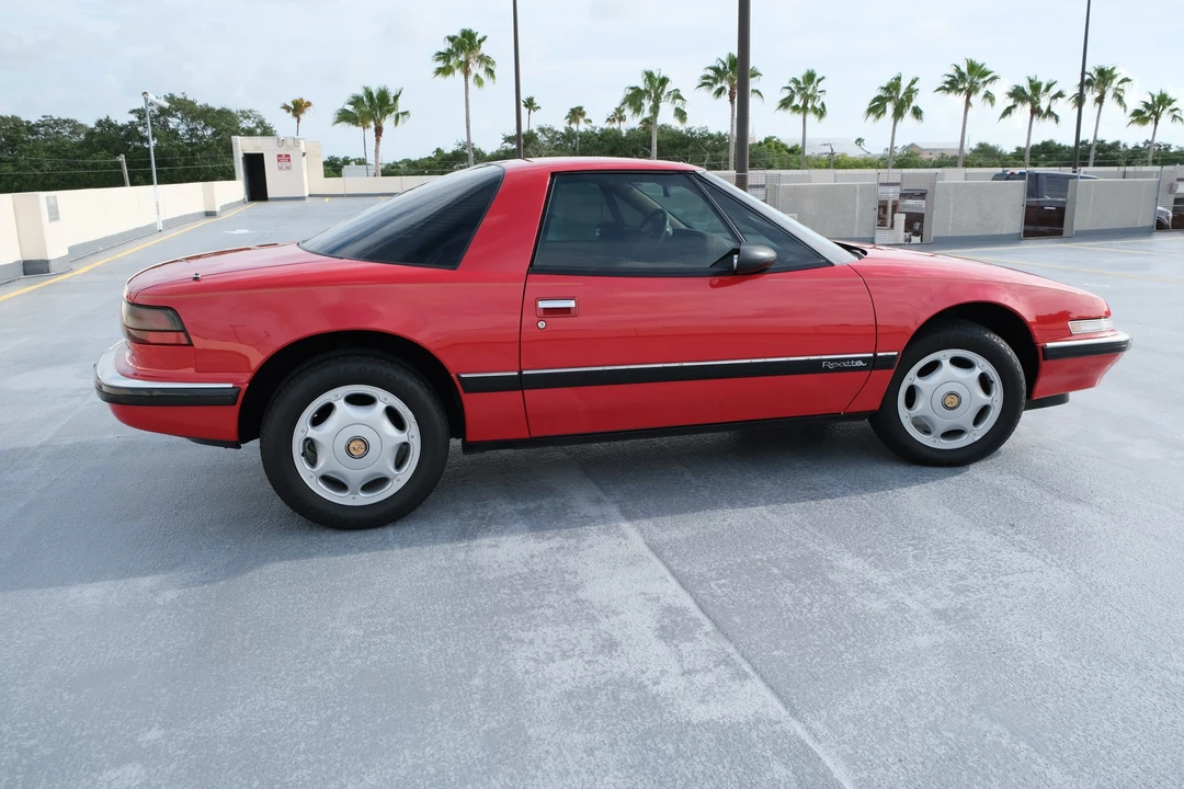 1990 Buick Reatta - Image 17 of 31