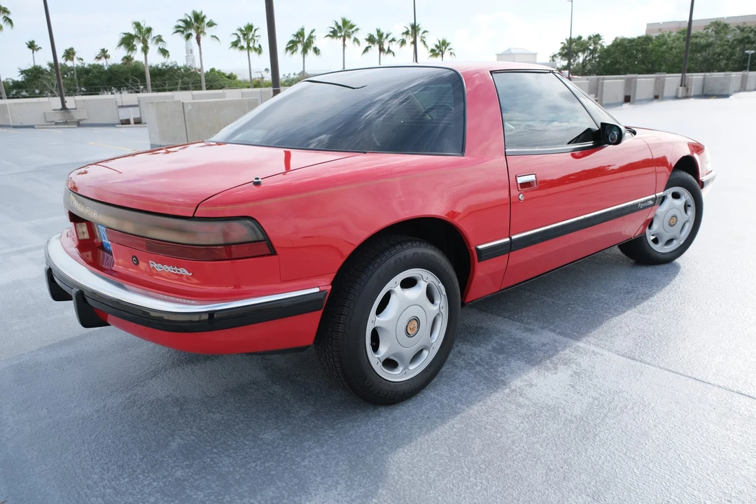 1990 Buick Reatta - Image 14 of 31