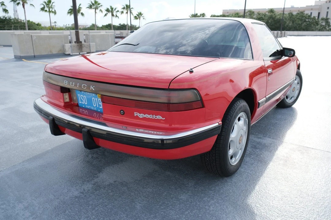 1990 Buick Reatta - Image 13 of 31