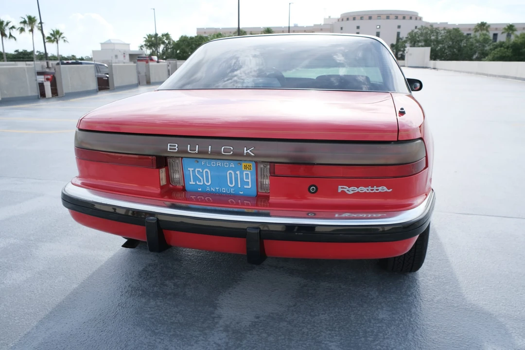 1990 Buick Reatta - Image 12 of 31