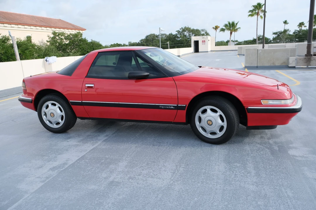 1990 Buick Reatta - Image 19 of 31