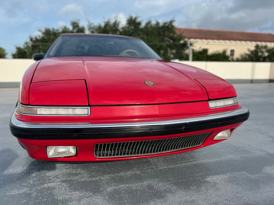 1990 Buick Reatta - Image 25 of 31
