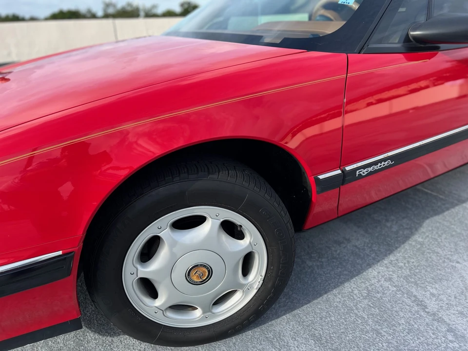 1990 Buick Reatta - Image 27 of 31