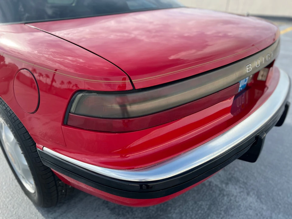 1990 Buick Reatta - Image 31 of 31