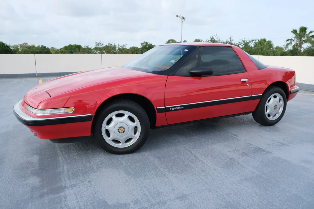 1990 Buick Reatta - Image 5 of 31