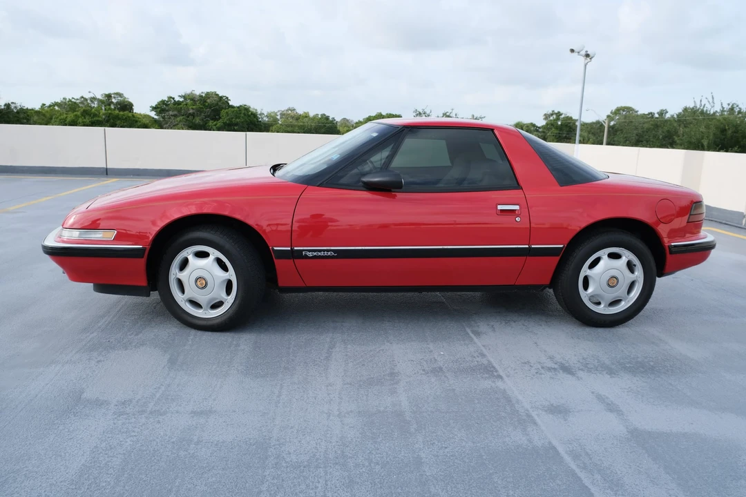 1990 Buick Reatta - Image 6 of 31