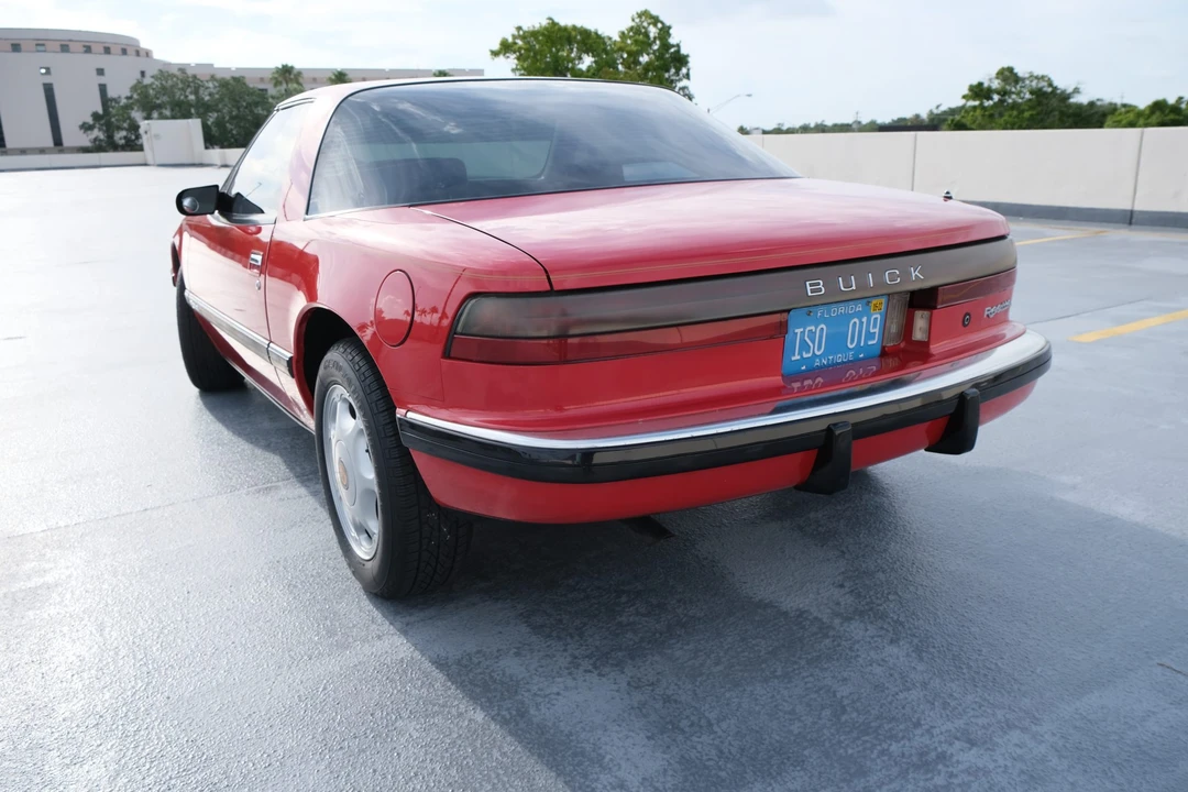 1990 Buick Reatta - Image 10 of 31