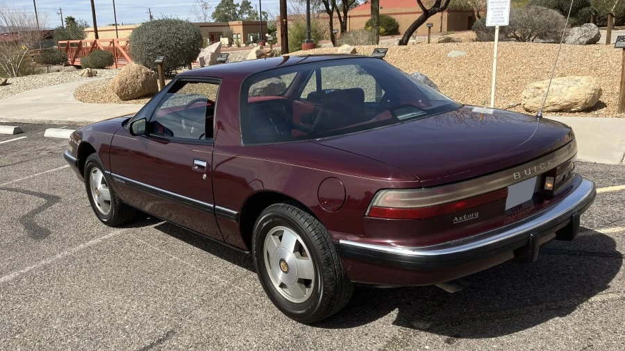 1990 Buick Reatta - Image 7 of 10