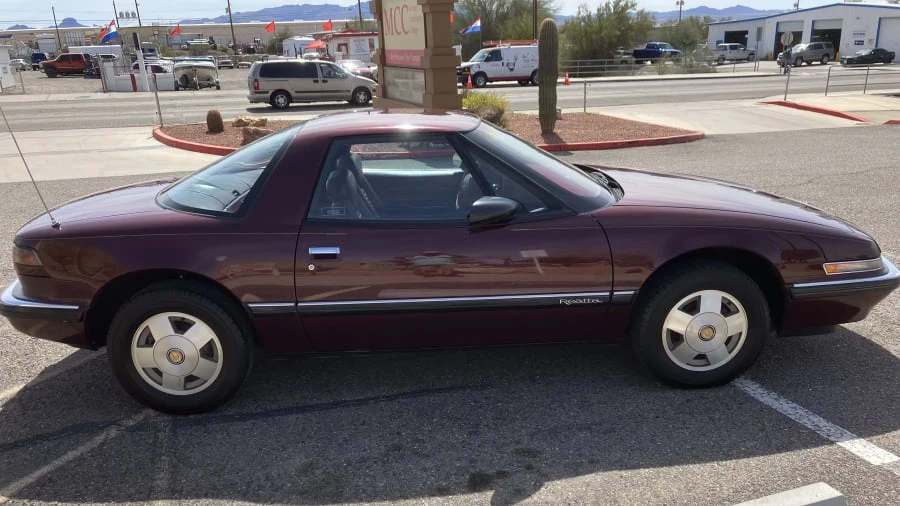 1990 Buick Reatta - Image 8 of 10