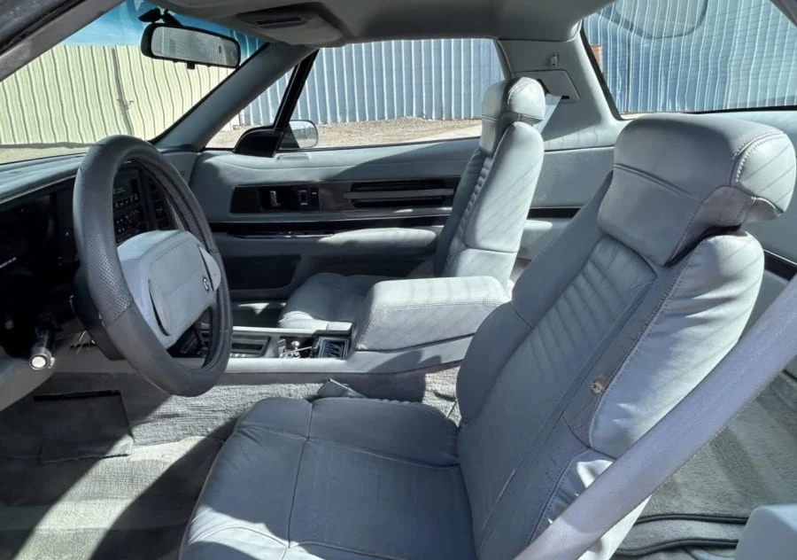 1990 Buick Reatta - Image 11 of 15