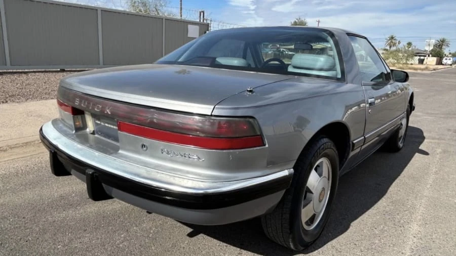 1990 Buick Reatta - Image 3 of 15