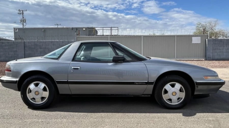 1990 Buick Reatta - Image 2 of 15