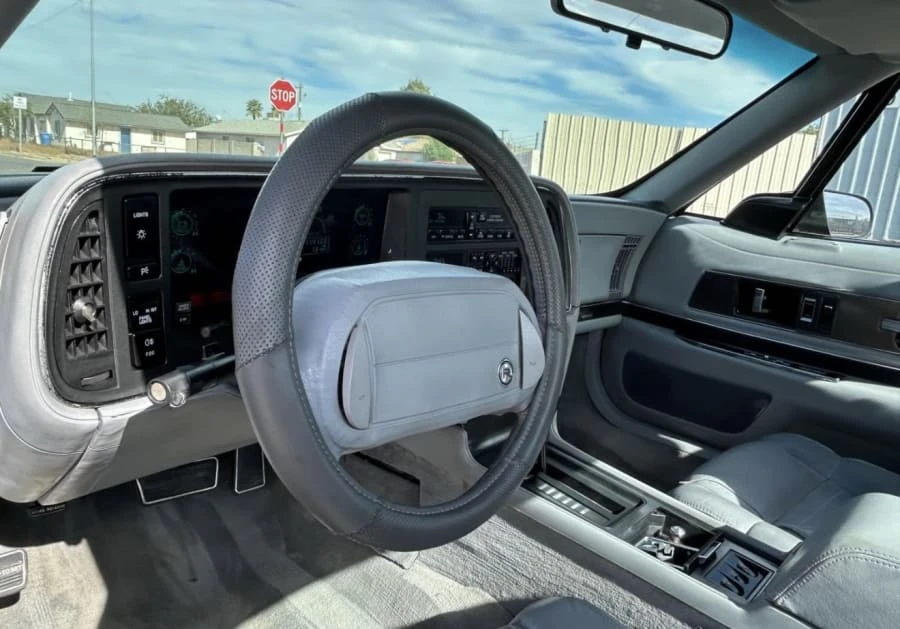 1990 Buick Reatta - Image 9 of 15